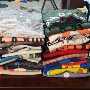 Lot of 30 t-shirts Boys size 7-8 Medium